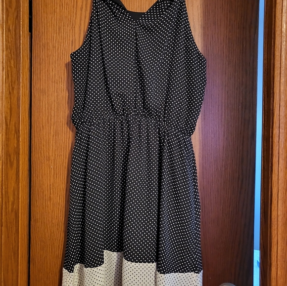 3 for $40 Sleeveless dress - Picture 2 of 4
